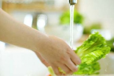Ấu trùng trong rau sống nguy hiểm không kém tiết canh bẩn