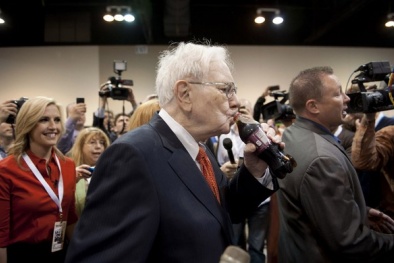 Tỷ phú Warren Buffett 'nghiện' uống Coca-cola