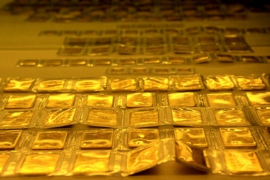 Giá vàng hôm nay ngày 13/3/2015: Giá vàng lao dốc, đồng đô la duy trì ở mức cao