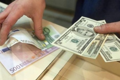 Kỷ lục 12 năm: 1 Euro = 1 USD