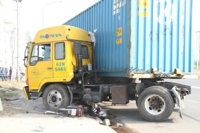 Bình Dương: Nạn nhân gào thét khi bị xe container kéo lê gần 20m