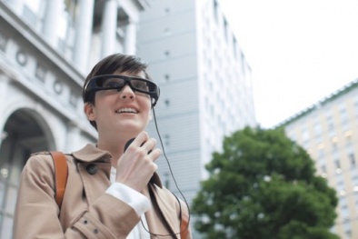 Sony chính thức ra mắt kính thông minh SmartEyeGlass