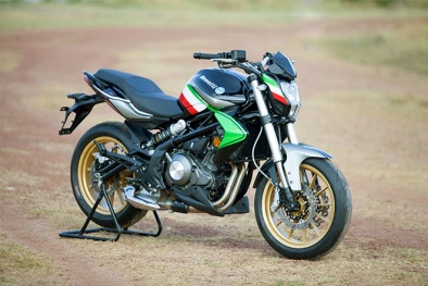 Dân chơi mê mẩn với mô tô Benelli BN302 phiên bản độc
