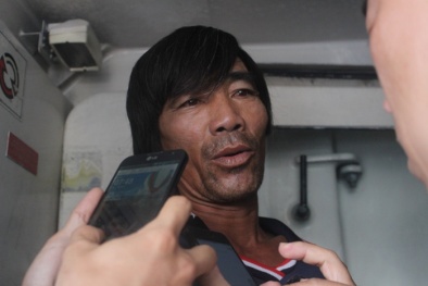 'Trong đêm tối, tàu lạ đâm mạnh vào tàu chúng tôi rồi bỏ chạy'