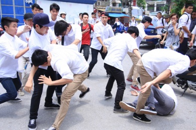 Học sinh giả bị học sinh thật đánh chết vì vào trường gây chuyện