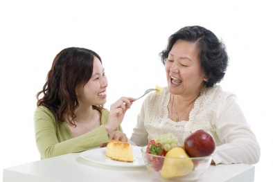 Nguồn dinh dưỡng thiết yếu nào cho sức khỏe người lớn tuổi?