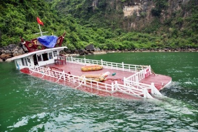 Tàu vận tải đâm chìm tàu chở 48 khách du lịch Hạ Long