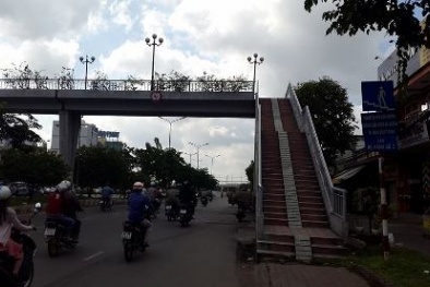 TP.HCM: Cầu vượt bộ hành trị giá tiền tỷ đang bị lãng quên?