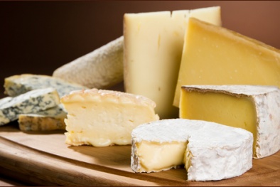 Thu hồi phô mai sữa bò nhiễm khuẩn Listeria của Pháp