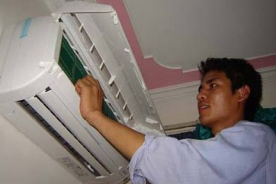 Thợ điều hòa 'hốt bạc' ngày nóng