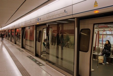 Trung Quốc: Điều tra hành khách có hành động thân mật trên tàu điện ngầm