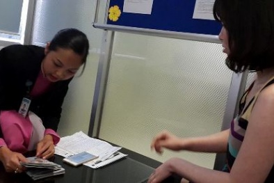 Mua vé máy bay hạng thương gia nhưng bị hạch sách: Vietnam Airlines xin lỗi khách
