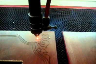 Công nghệ khắc laser tăng năng suất, chất lượng sản phẩm giày da, dệt may