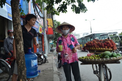 HN: Công an phường trả lại bình trà đá miễn phí tịch thu của dân