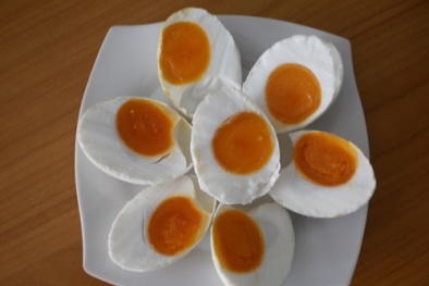 Tự làm trứng muối thơm ngon, đơn giản tại nhà