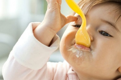 Những lưu ý đặc biệt khi cho trẻ ăn váng sữa