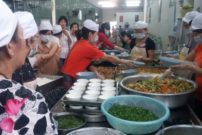 Hàng chay mùa Vu Lan: Quán ăn hốt bạc