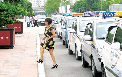 Bùng nổ dịch vụ gọi xe qua mạng: Taxi truyền thống hết thời 'hét' giá