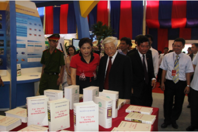 Tổng Bí thư Nguyễn Phú Trọng thăm trưng bày của Bộ KH&CN tại Triển lãm 70 năm Thành tựu Kinh tế-Xã hội