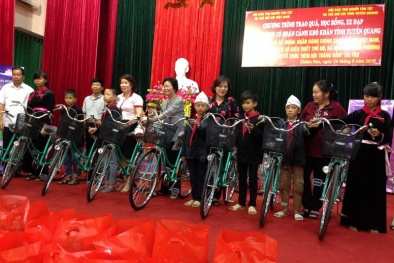 Trẻ em nghèo háo hức đón “Đêm hội trăng rằm 2015”