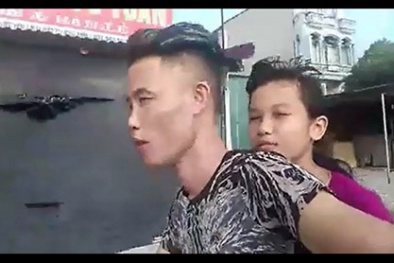 Hiệp Gà tung clip đầu trần chở con gái phóng như bay trên đường