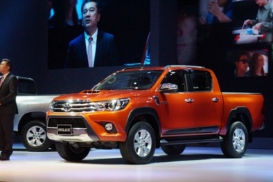 Bán tải Toyota Hilux vừa cập bến Việt Nam đã ‘gây sốt’