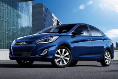 Cuộc chiến tiết kiệm nhiên liệu giữa Huyndai Accent và Honda Fit 2015