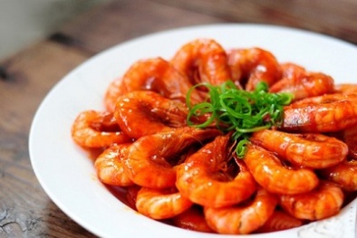 Tôm rim nước cốt dừa thơm ngậy cho bữa cơm tối
