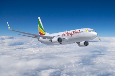 Boeing 787 chở 300 người bất ngờ ‘chết máy’ giữa Đại Tây Dương