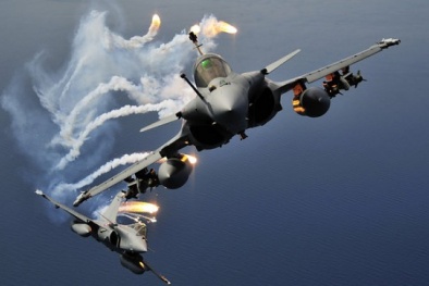 Pháp dùng chiến đấu cơ Rafale ‘rải bớt đau thương’ xuống IS tại Syria