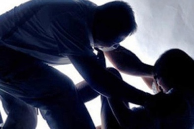 Trung Quốc: Cha cưỡng bức con gái nuôi rồi mang 'sản phẩm' đi bán