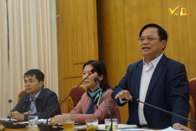 Phóng viên “chất vấn” HĐND TP Hà Nội về ùn tắc giao thông, ống nước sông Đà