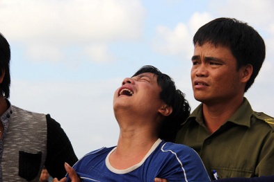 Đứt từng khúc ruột đón thi thể ngư dân Trương Văn Bảy về đất liền