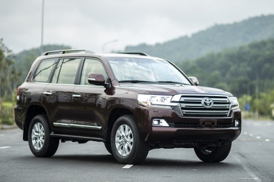Toyota Land Cruiser 2015 nâng cấp thiết kế, giá 2,8 tỷ tại Việt Nam