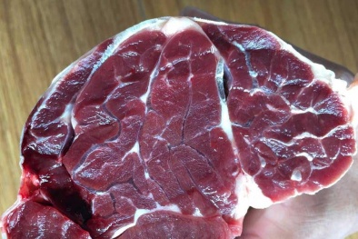 Gõ cửa từng nhà rao bán thịt bò Mỹ