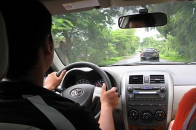 Làm thế nào khi lái xe số tự động xuống dốc bị chết máy