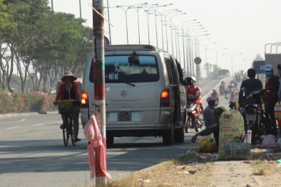 Gần tết lại bát nháo xe dù, bến cóc