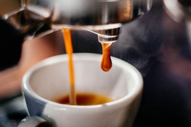 Vi khuẩn gây nhiễm trùng đường tiết niệu 'trú ẩn' trong máy pha cà phê