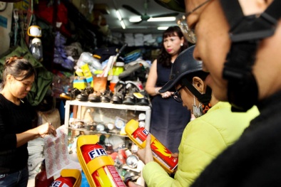 Bình chữa cháy ôtô 'cháy' hàng