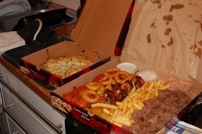 Hóa chất trong vỏ hộp pizza dễ khiến nữ giới bị nam tính hóa