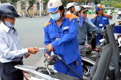 Giá xăng giảm thêm 729 đồng/lít 'niềm vui năm mới' của người dùng