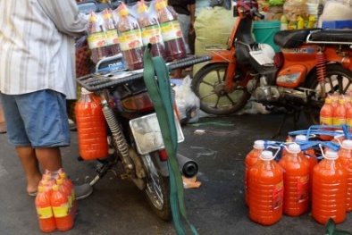 Ngang nhiên bày bán gia vị bẩn, giá 'bèo' trên thị trường