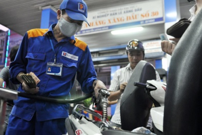 Giá xăng giảm mạnh, xuống mức thấp nhất trong 7 năm qua