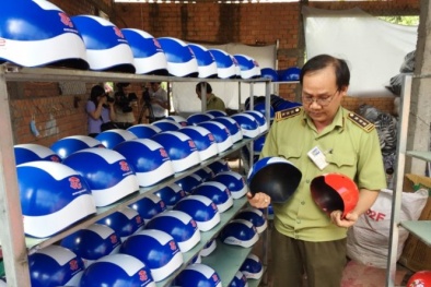 Lột mặt nạ của cơ sở chuyên sản xuất mũ bảo hiểm giả giá 11.000đ