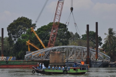 Tháo dỡ hoàn toàn các nhịp cầu Ghềnh hơn 100 tuổi