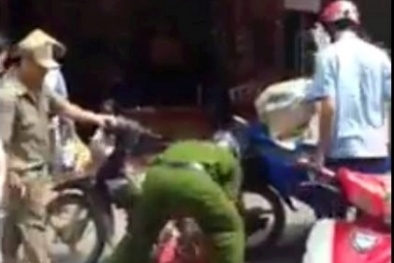 Xuất hiện clip thượng sĩ Công an hạ gục người bán hàng rong giữa Sài Gòn