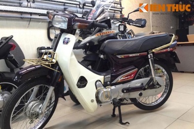 Honda Dream Thái 'trùm mền' giá cả trăm triệu tại Hà Nội