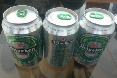 Bia Heineken tẩy xóa hạn sử dụng: 'Muốn xóa dấu vết vì hành vi gian dối'?