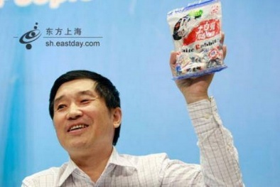 Doanh nhân nổi tiếng Trung Quốc tử vong vì vô tình bị khỉ ném đá