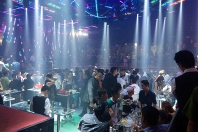 Cảnh sát ập vào quán bar, 300 dân chơi Sài Thành đang lắc lư vội bỏ chạy